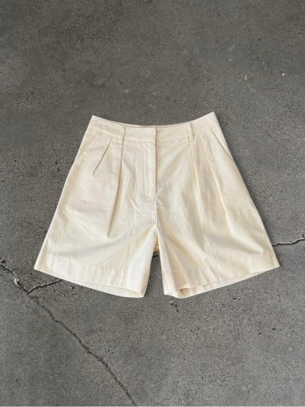 Vintage High-Waist Pleated Linen Shorts